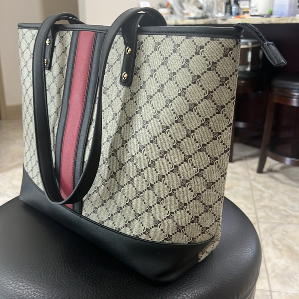 Tote bag